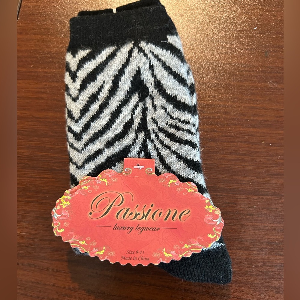 NWT Passione Black/gray Zebra Print Socks. Women’s size 9-11 a bit of cashmere